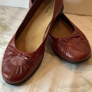 Clarks comfort casual burgundy leather slip-on ballet shoes  size 10M